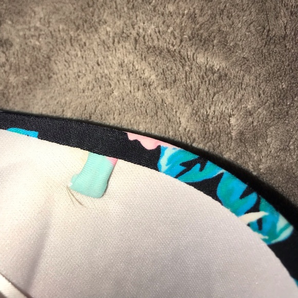 Islander bathing suit! 👙 - Picture 4 of 4